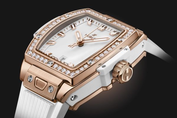 spirit of big bang king gold white diamonds 32 mm PR shot spirit of big bang king gold white diamonds 32 mm PR shot